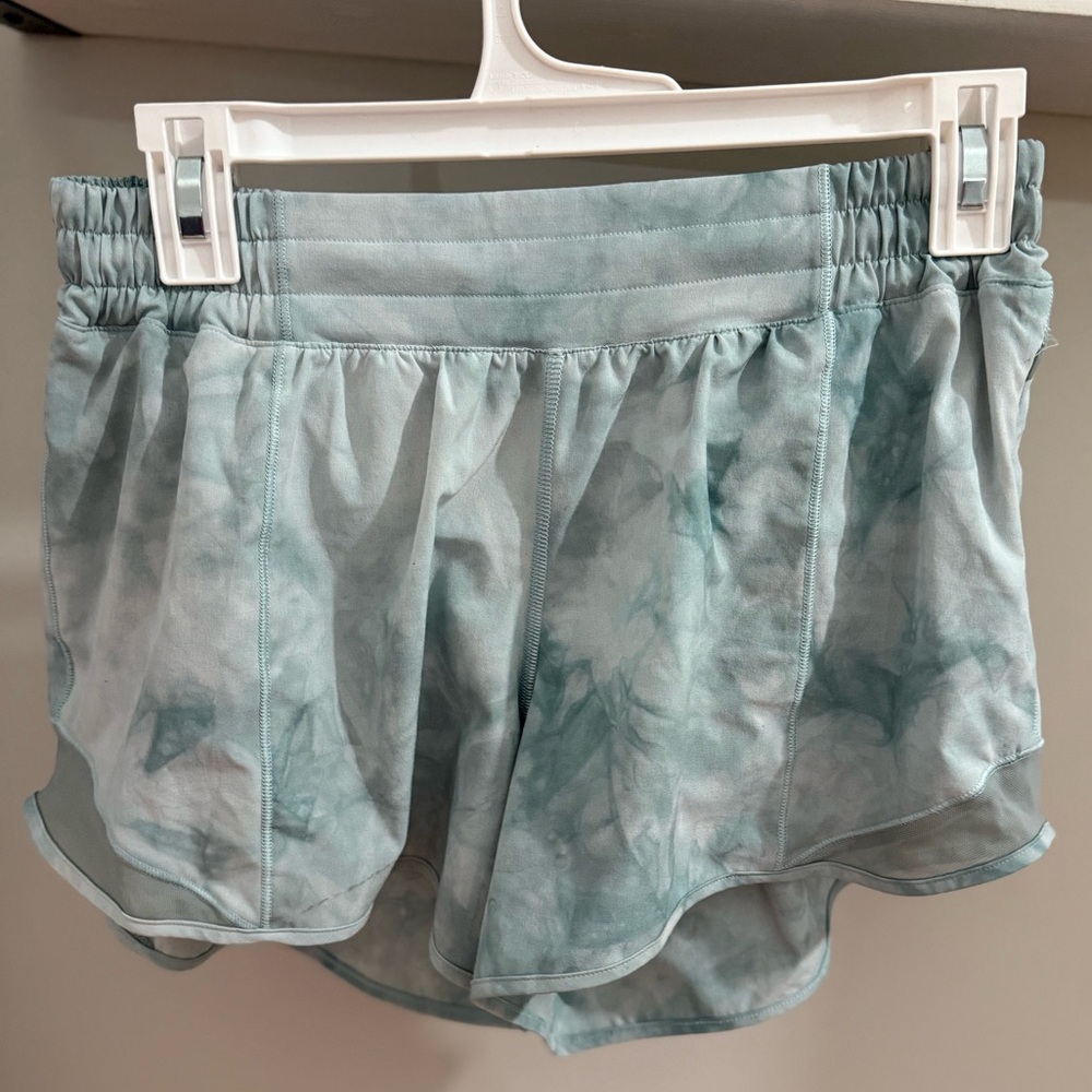 Lululemon
Hotty Hot Low-Rise Lined Short 4"